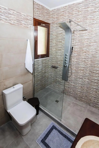 Deluxe Hotel