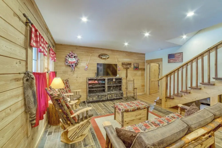 Rustic Hollister Cabin - 5 Mi to Downtown Branson