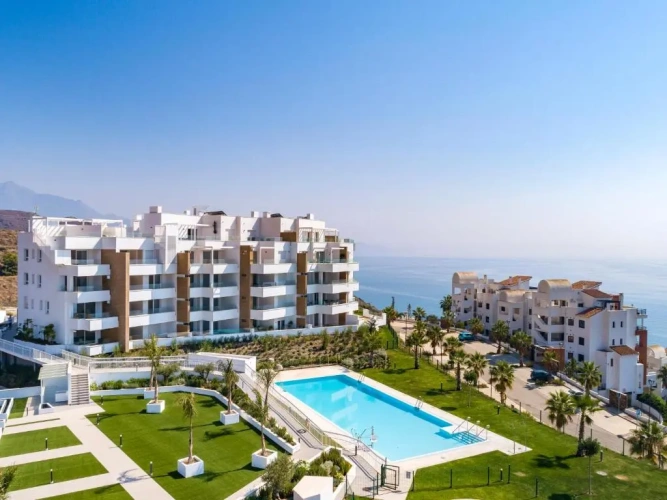 1 Bedroom Apartment with partial sea view