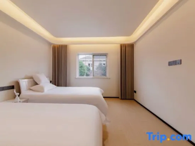 Standard Twin room with garden view