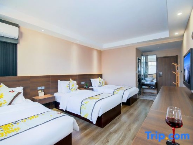 Standard Triple room