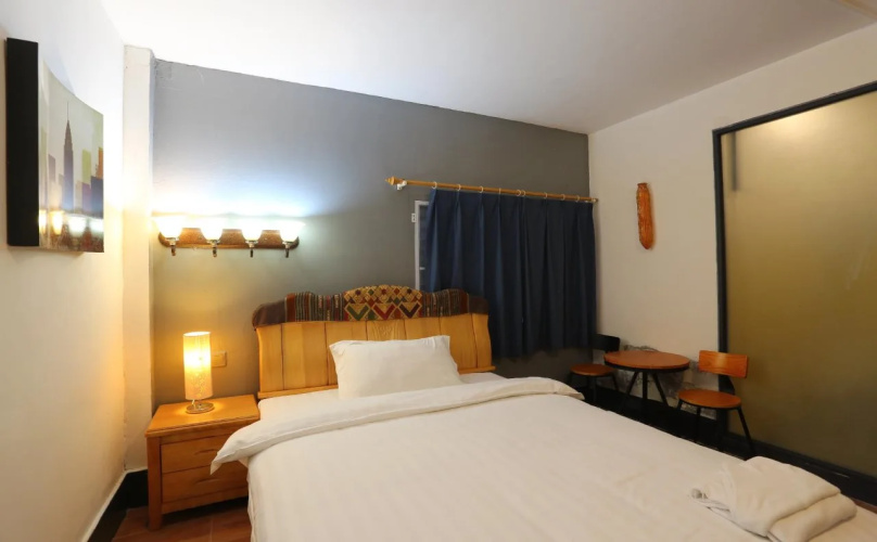 1m Hotel