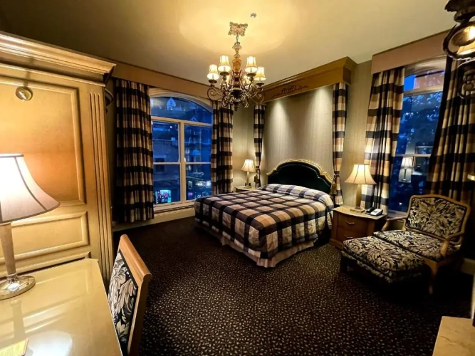 Deluxe Suite