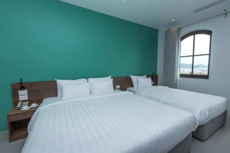 The Twin Hotel