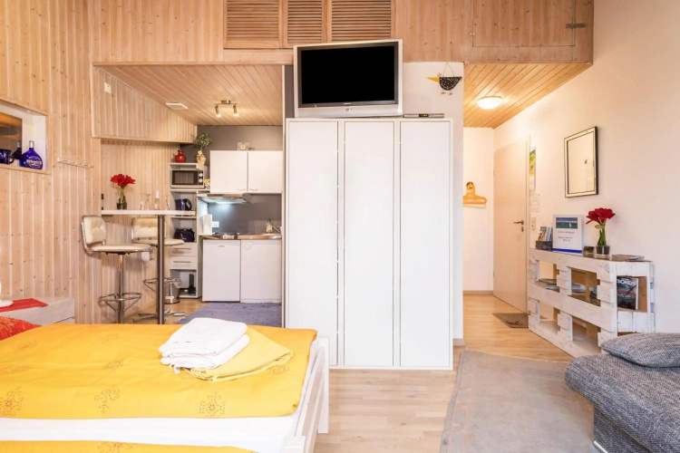 Einzimmerwohnung B und E