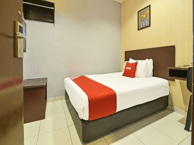 Hotel O M Three Hotel