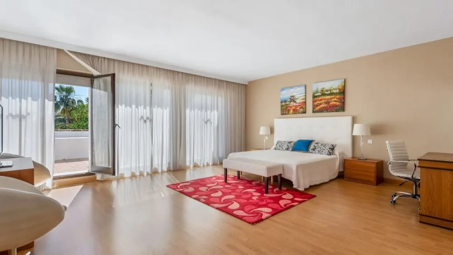 4 Bedrooms Villa