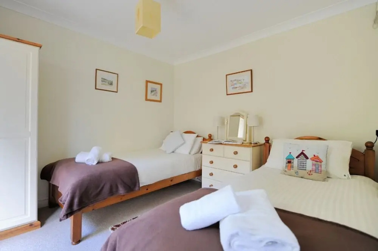 4 Coram Court