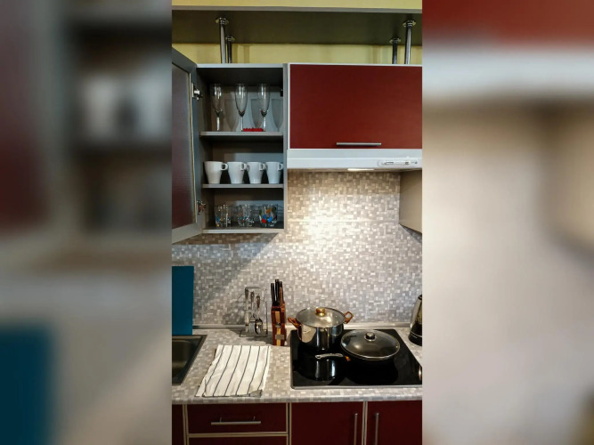 Фотография номера квартиры Диван и чемодан на улице Семьи Шамшиных