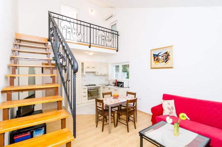 1 Bedroom Twin Apartment with garden view