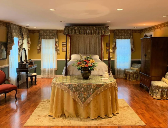 The Lake Manor