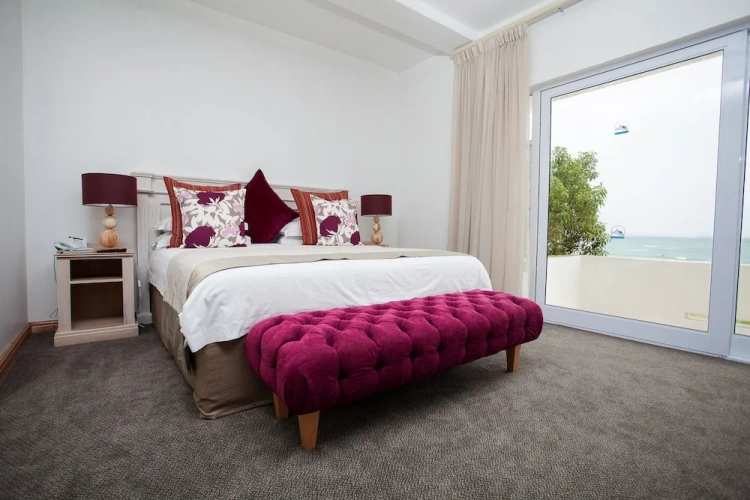 Luxury Basement room with sea view