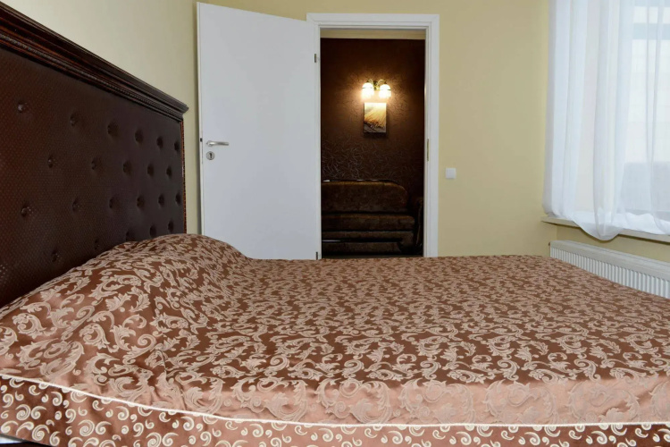 Apart-Hall
