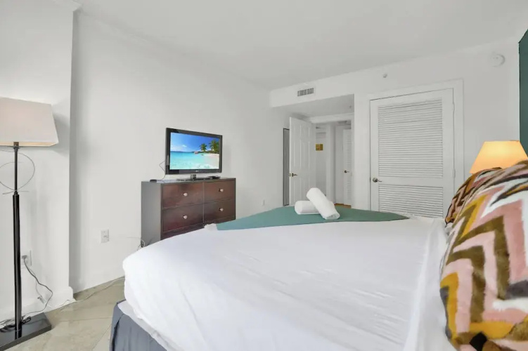 Relaxing Condo with Free Parking