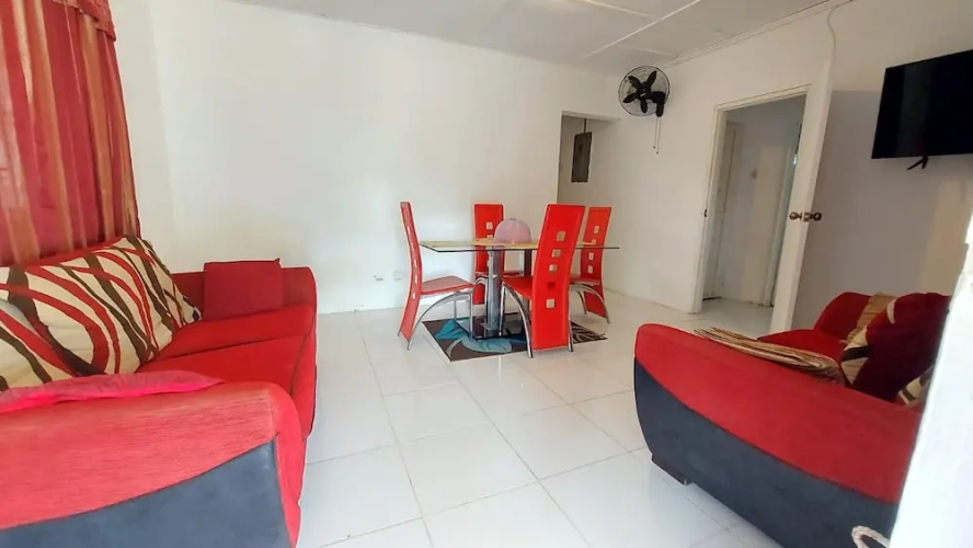 House - Sleeps 6 - Patio - Parking