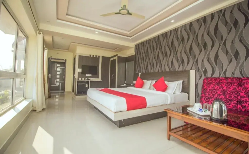 Hotel Debrani International
