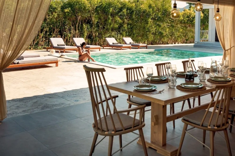 5 Bedrooms Luxury Villa with pool view