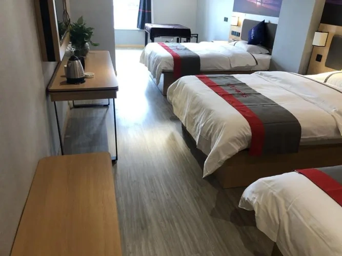 Deluxe Triple room with street view