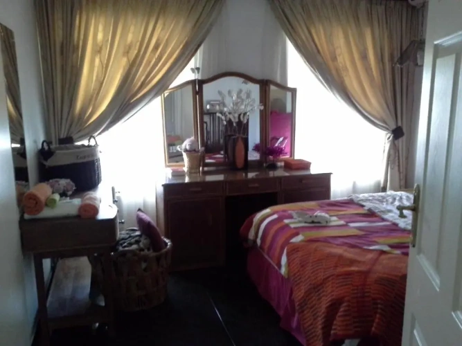 4 Bedrooms Cottage