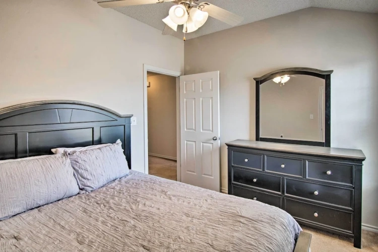 4 Bedrooms Cottage