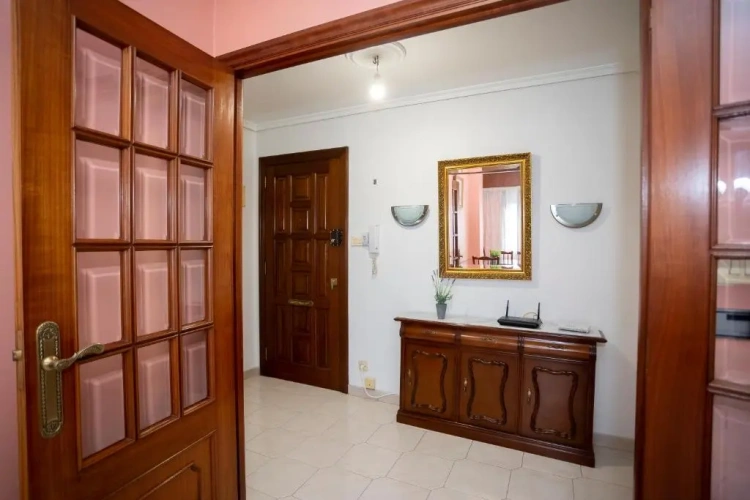 3 Bedrooms Apartment