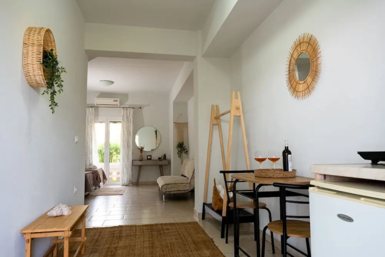 Tesys Studios & Apartments
