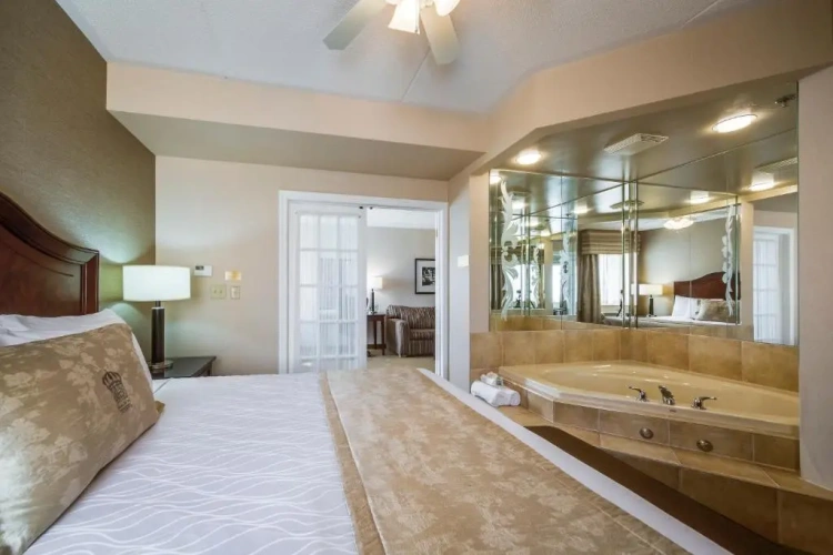 Deluxe with Living Room Double Jacuzzi Suite