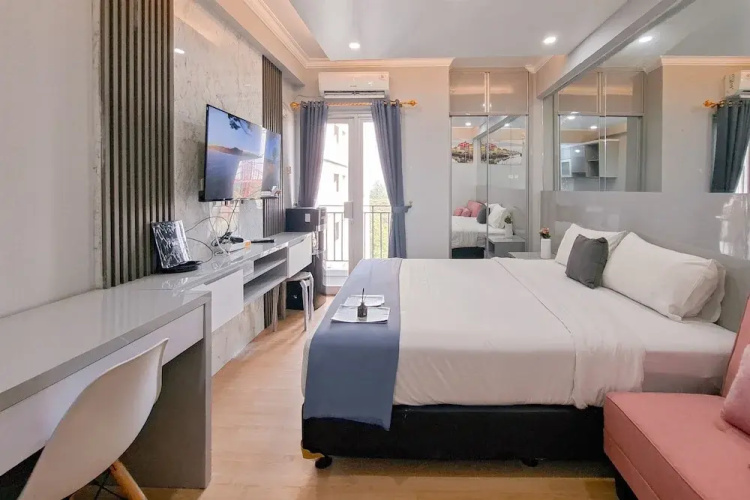 Modern Chic Studio At Sky View Apartment