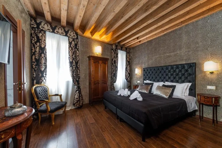 Classic Double room with canal view