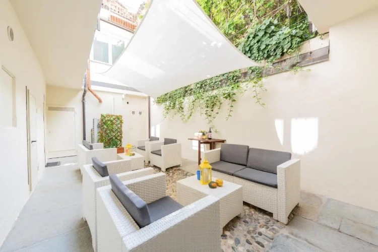 2 Bedrooms Apartment