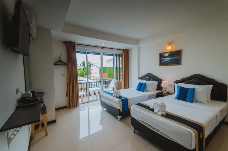 Deluxe Twin room with balcony