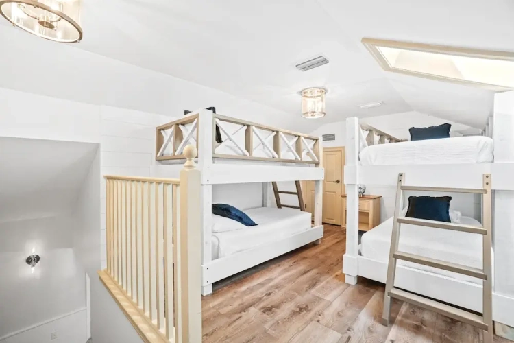 3 Bedrooms Standard room with view