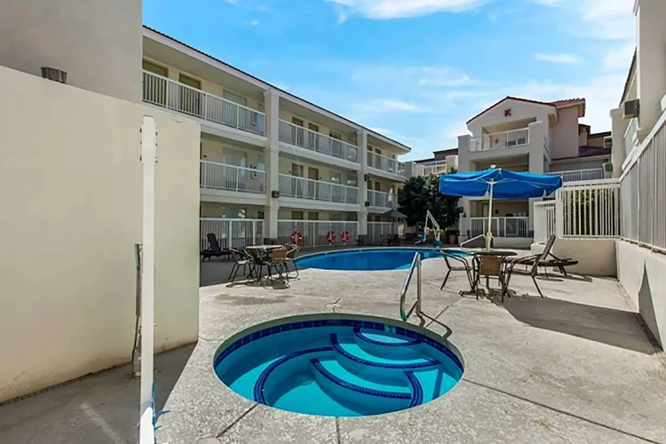 Howard Johnson by Wyndham Tempe University/Phoenix