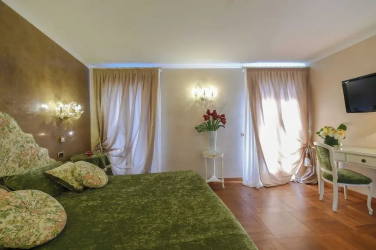 Casa Savoia & Casa Jolanda