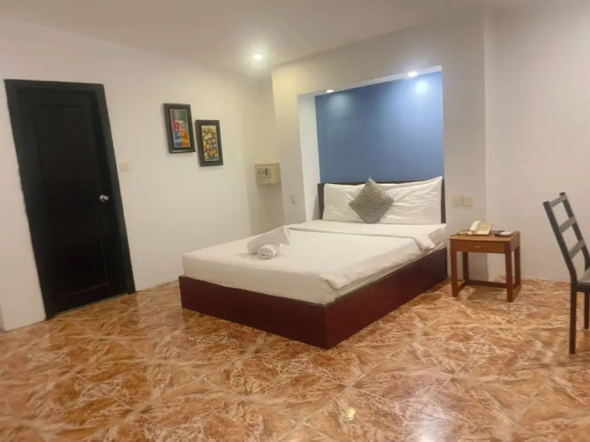 Home Town Hotel