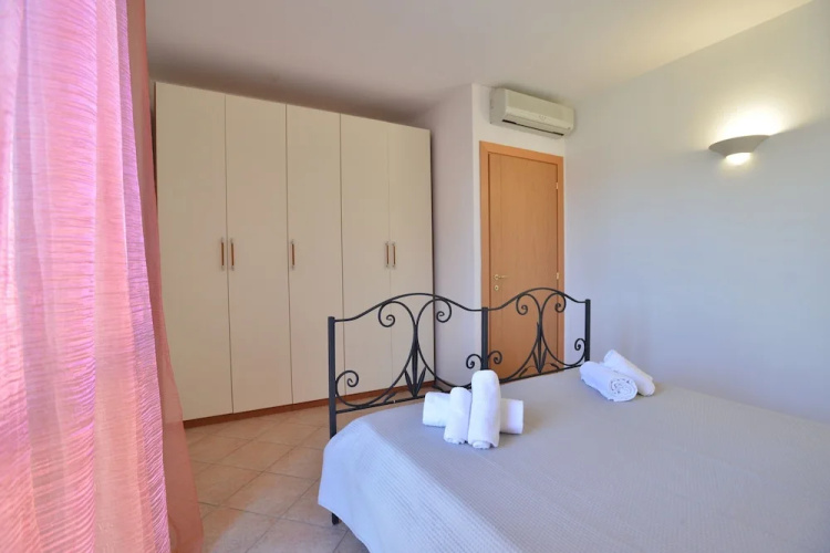 Izzhome Crispi