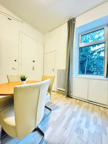 Simple 3BR Apartment for 6 FAC Platz