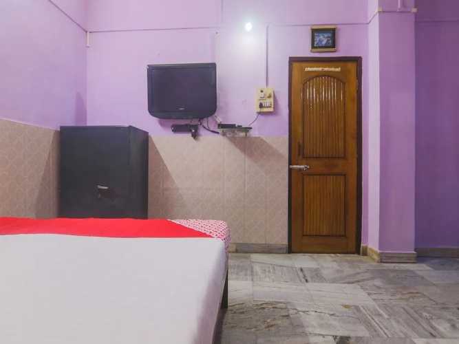 OYO 23373 Hotel Midline