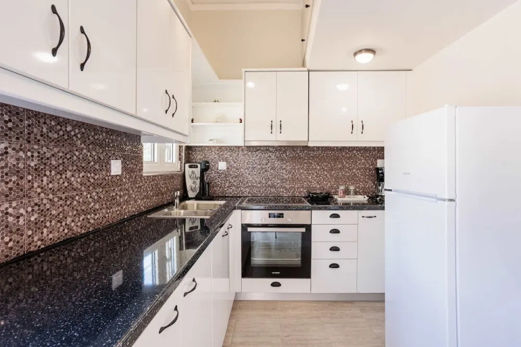 Seaview Serenity - Beachside Getaway