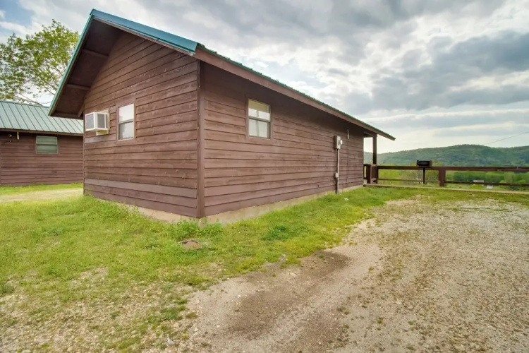Close to River & Hiking: Cabin in Mountain View
