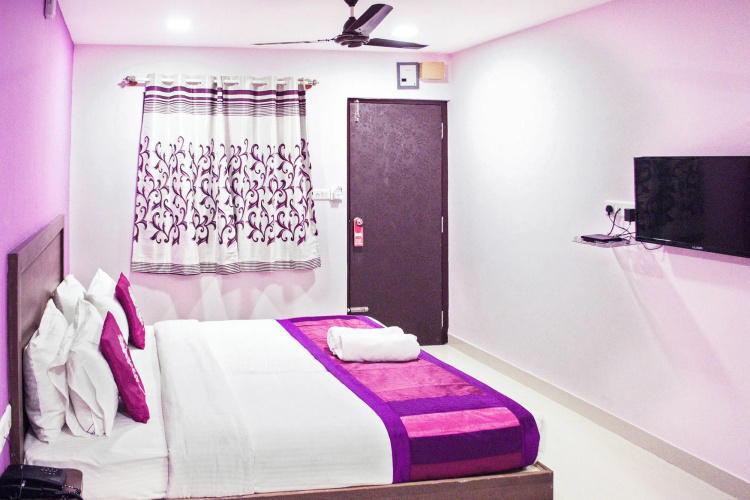 Sri Sai Suites by OYO Rooms