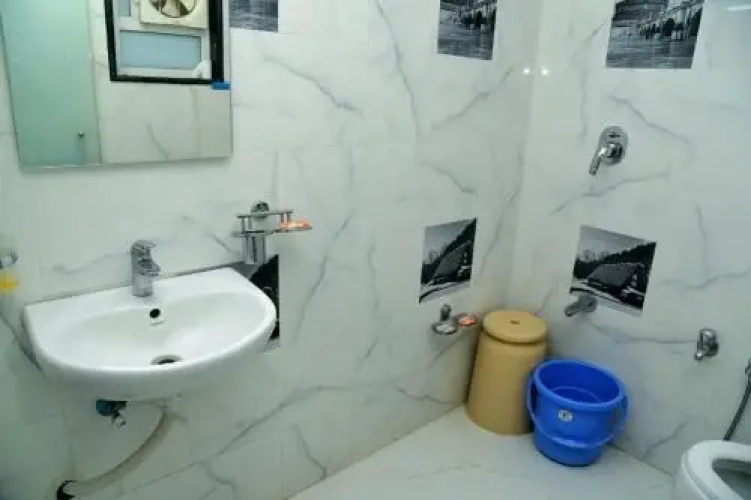 Gangeshwar Guest House