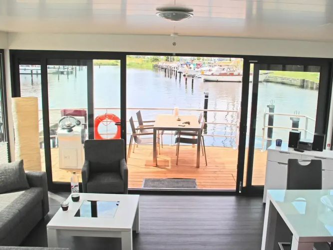 Hausboot in Ueckermuende