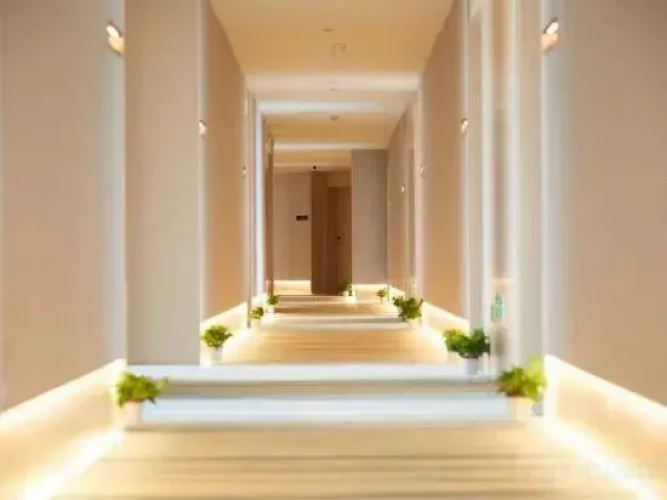 Crown Hotel Junyue