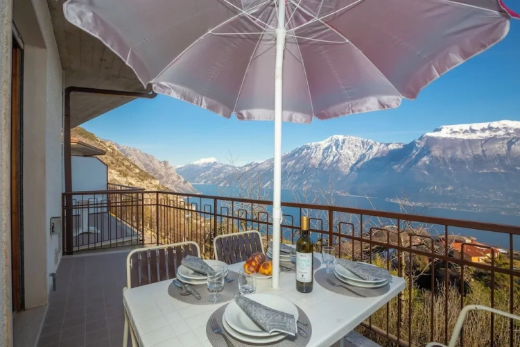 2 Bedrooms Quadruple Family Apartment