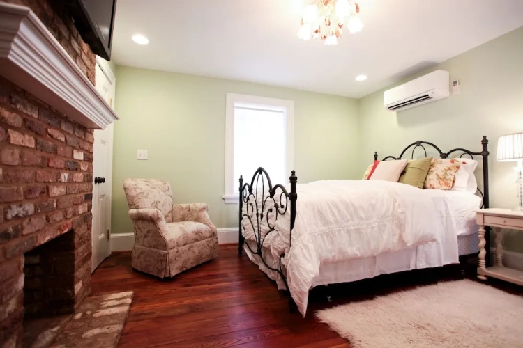 Classic Double Attic Cottage
