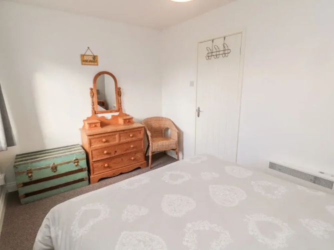 22 Longstone Park