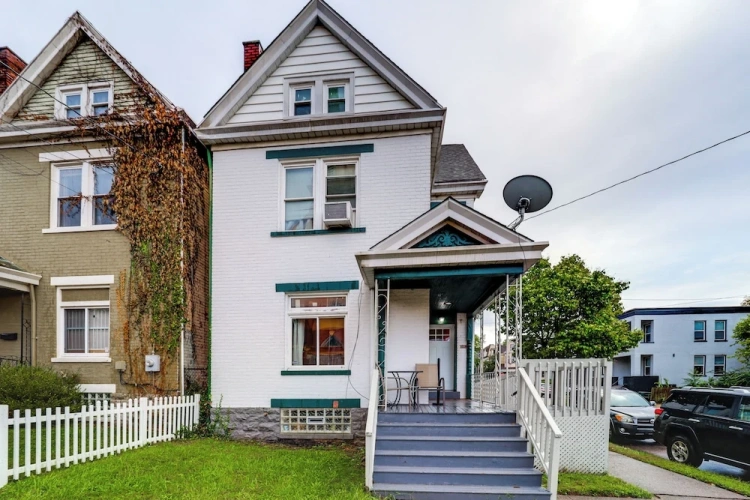 4 Bedrooms Cottage