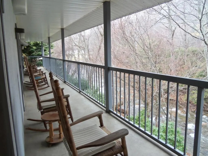 Four Seasons Inn