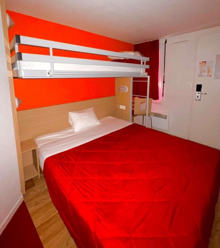 Standard Triple room